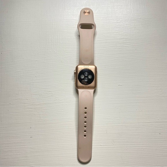 Apple Watch with Bands (broken screen) - Picture 3 of 12